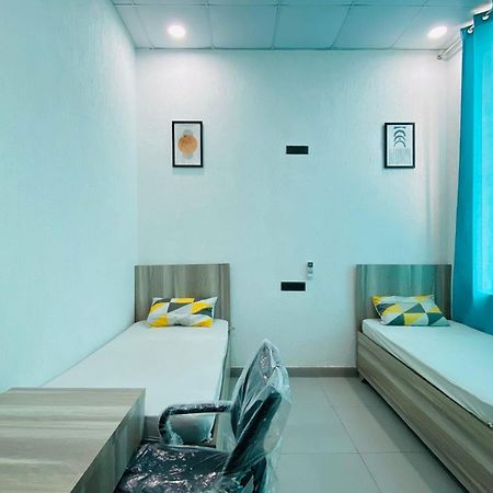 Хостел Abuzz Oxfordcaps Imperial Heights Mussoorie Деградун Екстер'єр фото