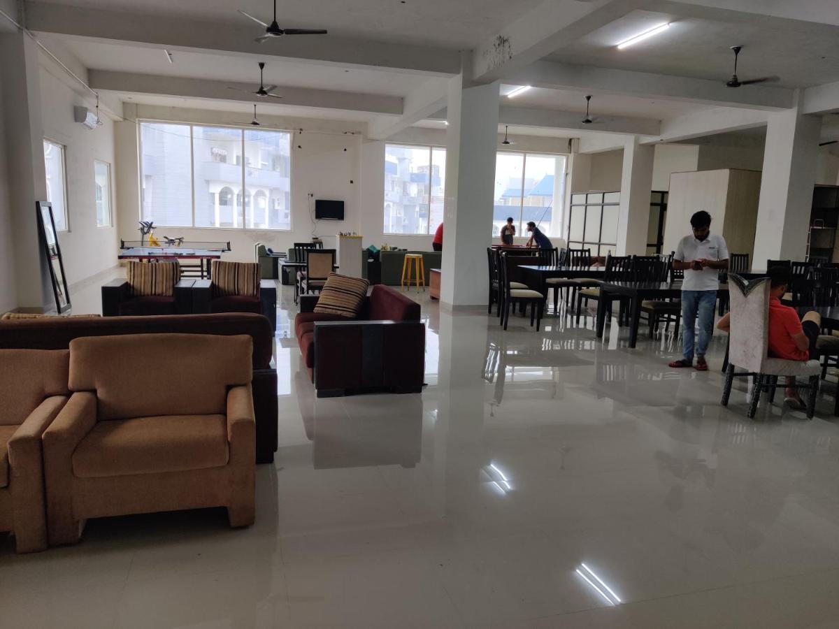 Хостел Abuzz Oxfordcaps Imperial Heights Mussoorie Деградун Екстер'єр фото