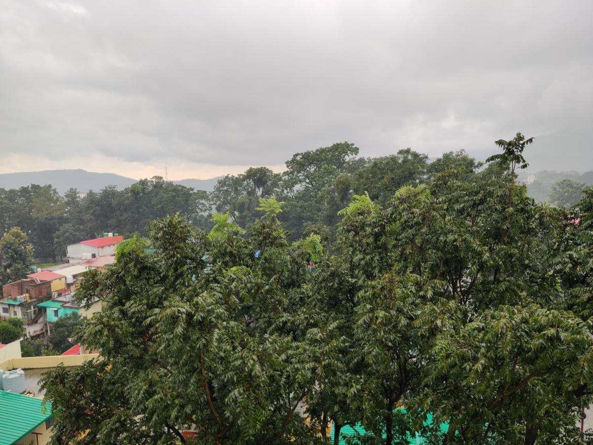 Хостел Abuzz Oxfordcaps Imperial Heights Mussoorie Деградун Екстер'єр фото