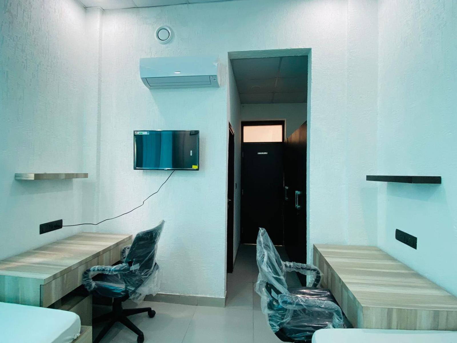 Хостел Abuzz Oxfordcaps Imperial Heights Mussoorie Деградун Екстер'єр фото